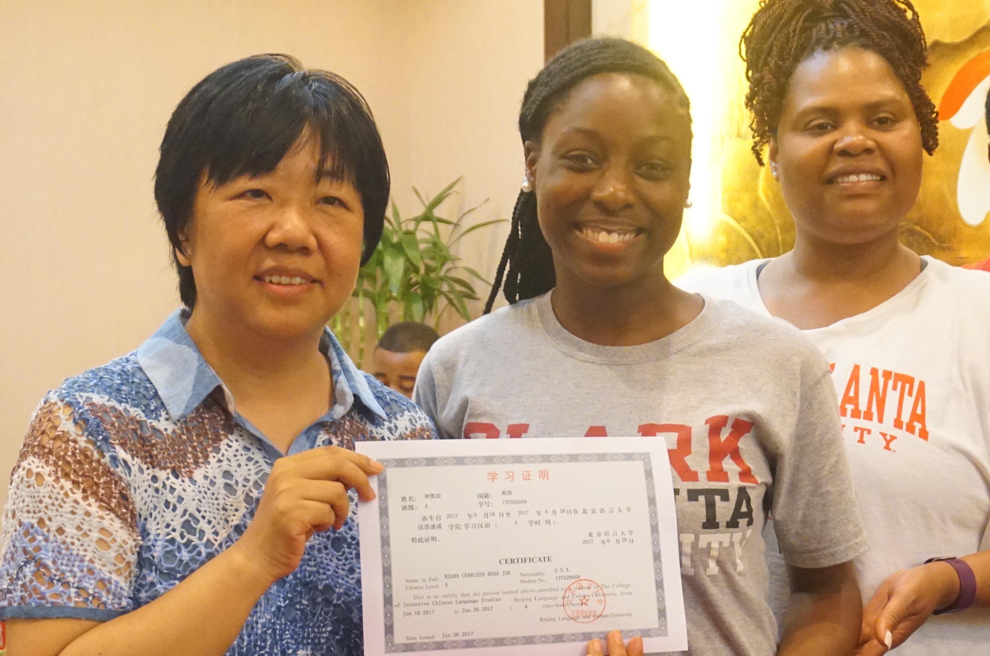 [CropImg]Keara Jones is a student from Clark Atlanta Univerisity. She participated in the China Exchange Program sponsored by CUSEF in June 2017 (1).JPG