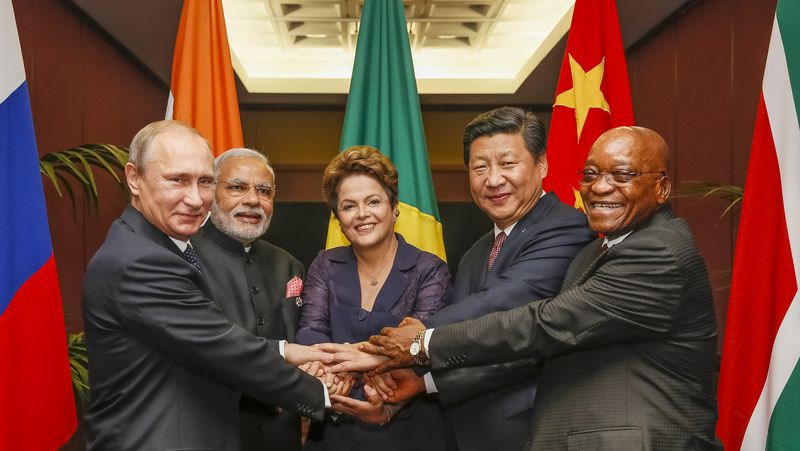 BRICS_heads_of_state_and_government_hold_hands_ahead_of_the_2014_G-20_summit_in_Brisbane,_Australia_(Agencia_Brasil).jpg