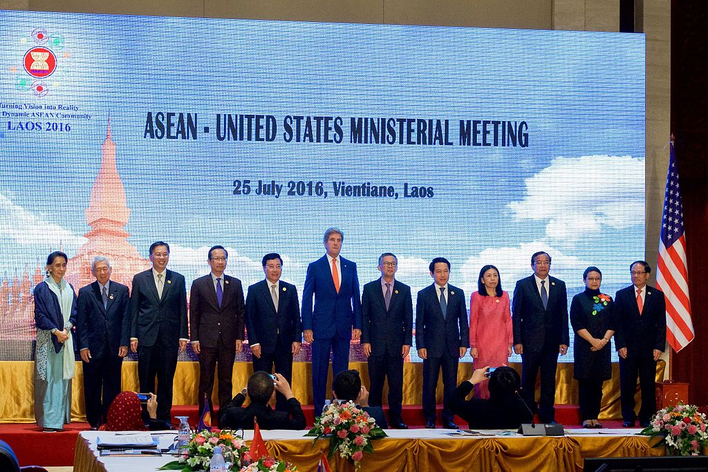Secretary_Kerry,_ASEAN_Ministers_Pose_for_a_Family_Photo_During_U.S.-ASEAN_Meeting_in_Vientiane,_Laos_(28505830396).jpg