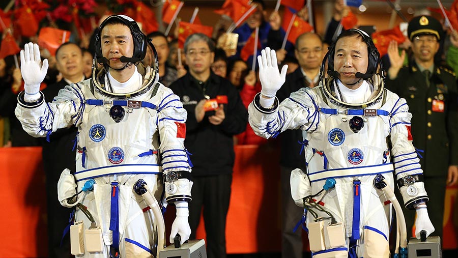 shenzhou 11 astronauts.jpg