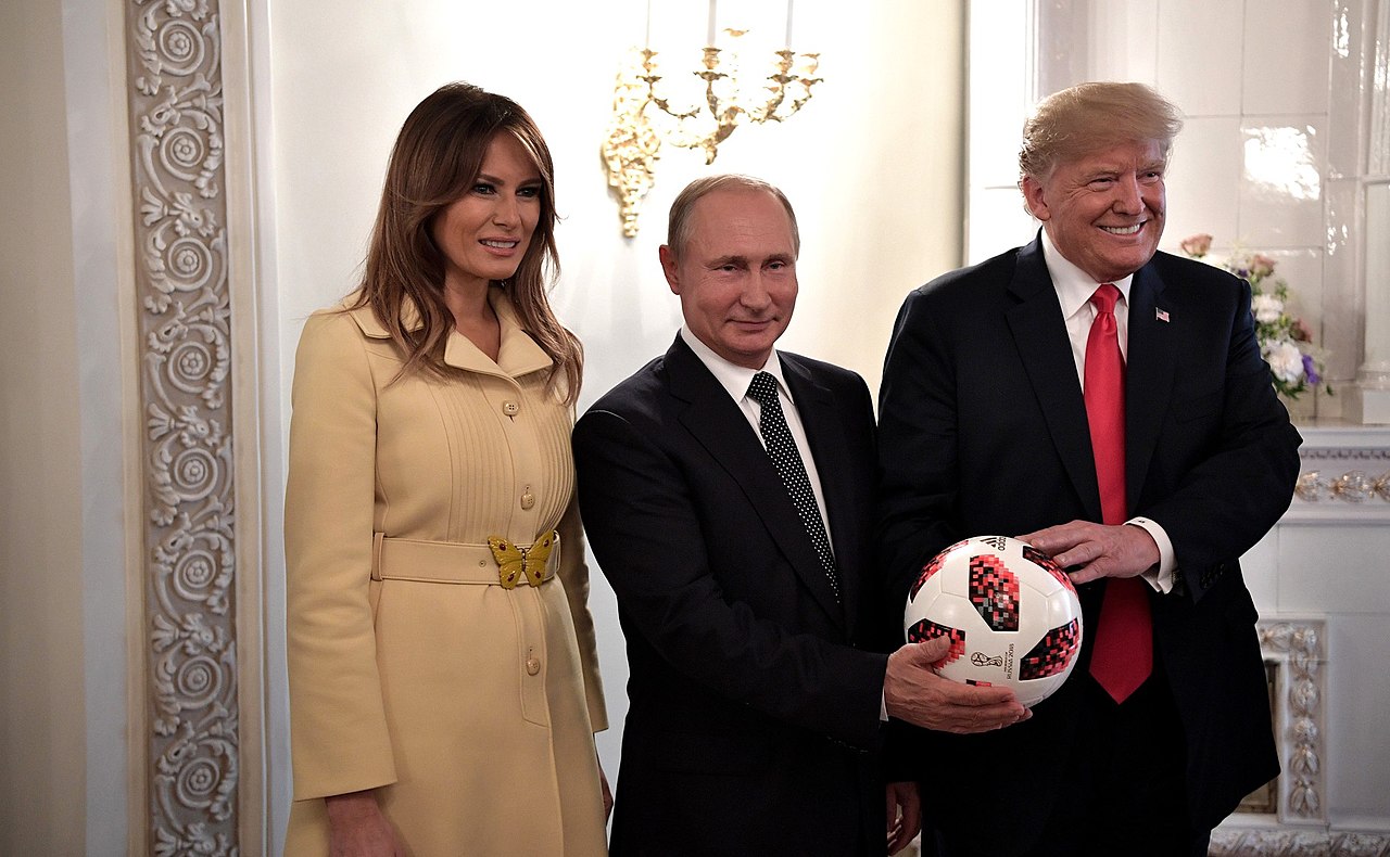 1280px-Vladimir_Putin_&_Donald_Trump_in_Helsinki,_16_July_2018_(12).jpg