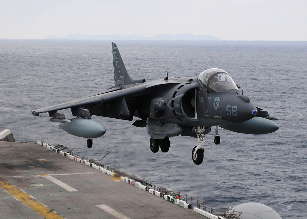 1024px-US_Navy_110126-N-5538K-262_An_AV-8B_Harrier_jet_aircraft_assigned_to_Marine_Attack_Squadron_(VMA)_542_lands_on_the_flight_deck_of_the_forward-deplo.jpg