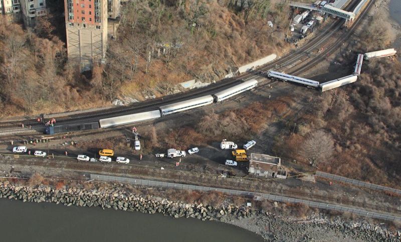 NTSBSpuytenDuyvilDerailment2013.jpg