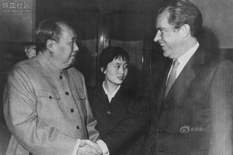 Mao_Zedong,_Zhang_Yufeng_et_Richard_Nixon.jpg