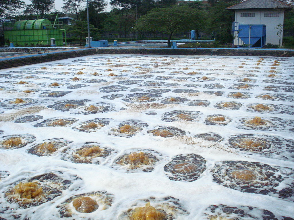 1024px-Aerated_pool_for_waste_water_treatment.JPG