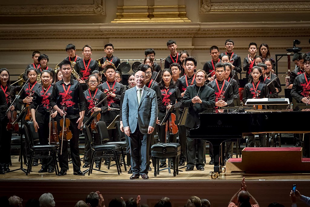 1024px-Zhou_Long_with_NYO-China_and_Ludovic_Morlot_at_Carnegie_Hall.jpg