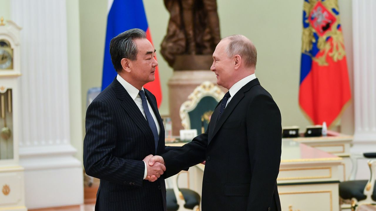 putin-wang-yi.jpg