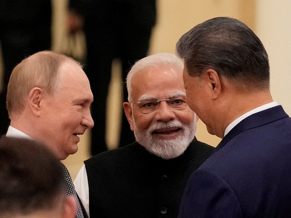 Chinese President Xi Jinping (R),  Indian Prime Minister Narendra Modi (C) and Russian President Vladimir Putin (L) chatting at the Shanghai Cooperation Organization summit in Tianjin, China, 1 September 2025.