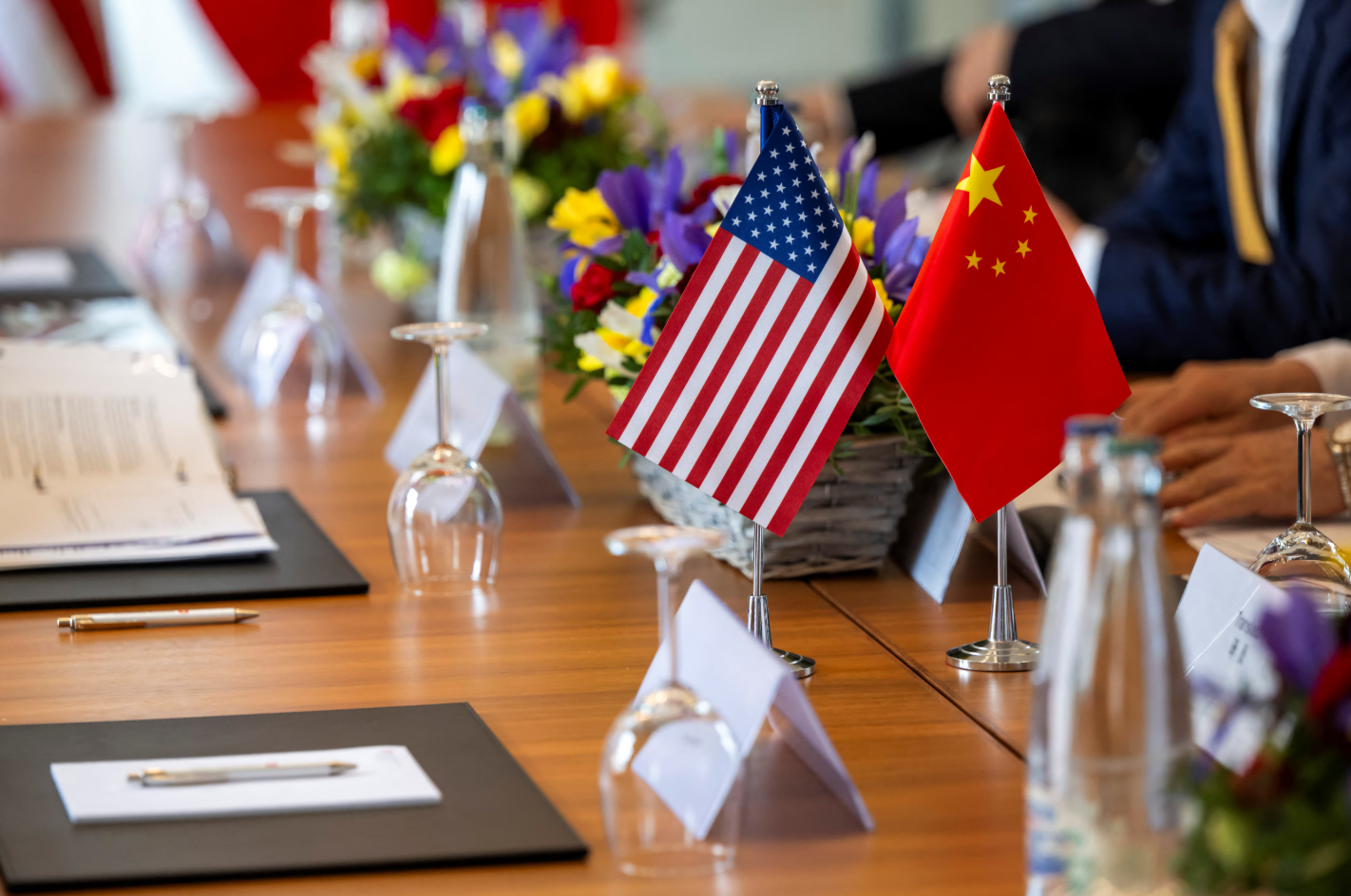 U.S.-China talk (Photo: Handout via Reuters)