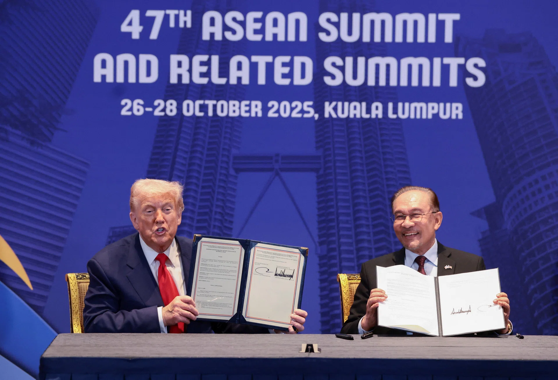 U.S. President Donald Trump and Malaysian Prime Minister Anwar Ibrahim held a bilateral meeting and signed trade deals during the 47th ASEAN Summit in Kuala Lumpur in October 2025. (Photo: Reuters)