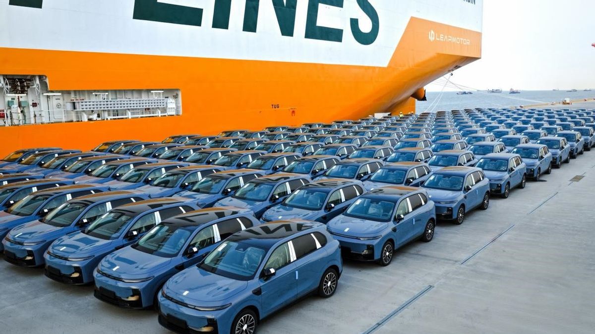 Export of B10 electric cars to Europe. (Photo: Leapmotor)