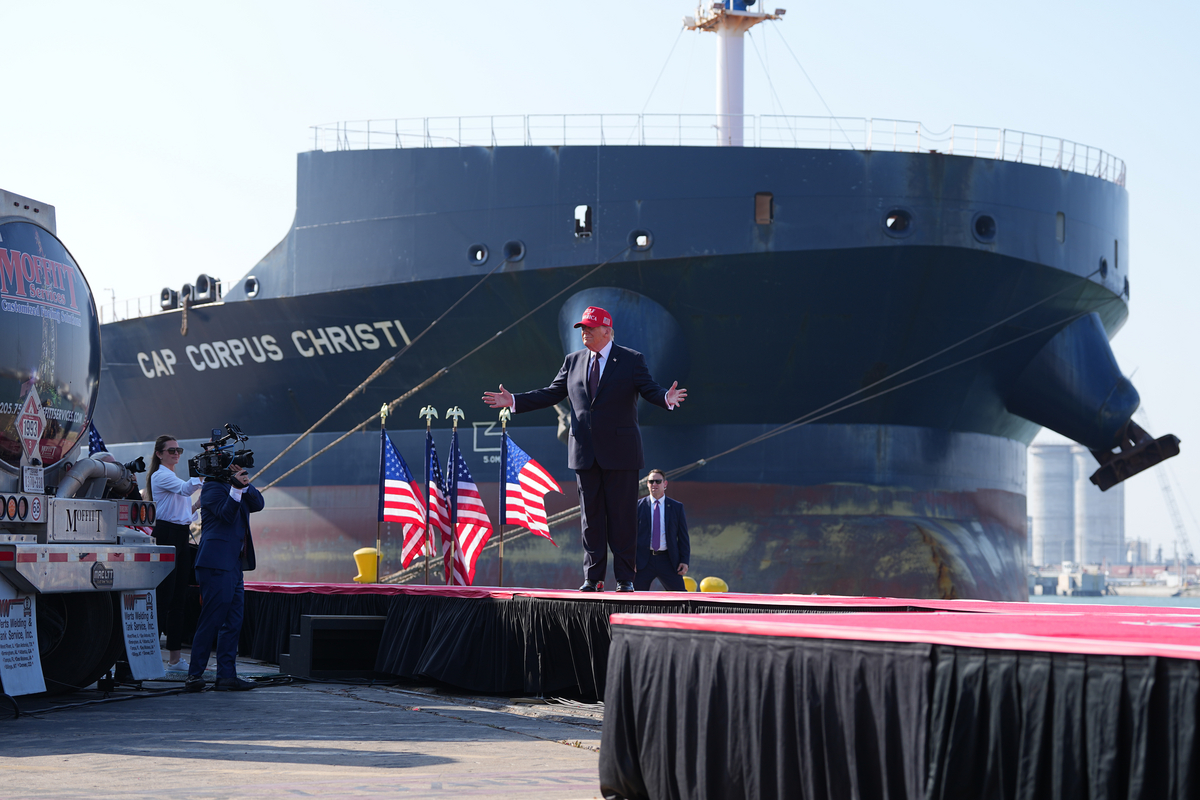 U.S. President Donald Trump promotes fossil fuels in Corpus Christi, Texas, on Feb 27, the same day his administration moved formally to leave the world's overarching climate treaty.