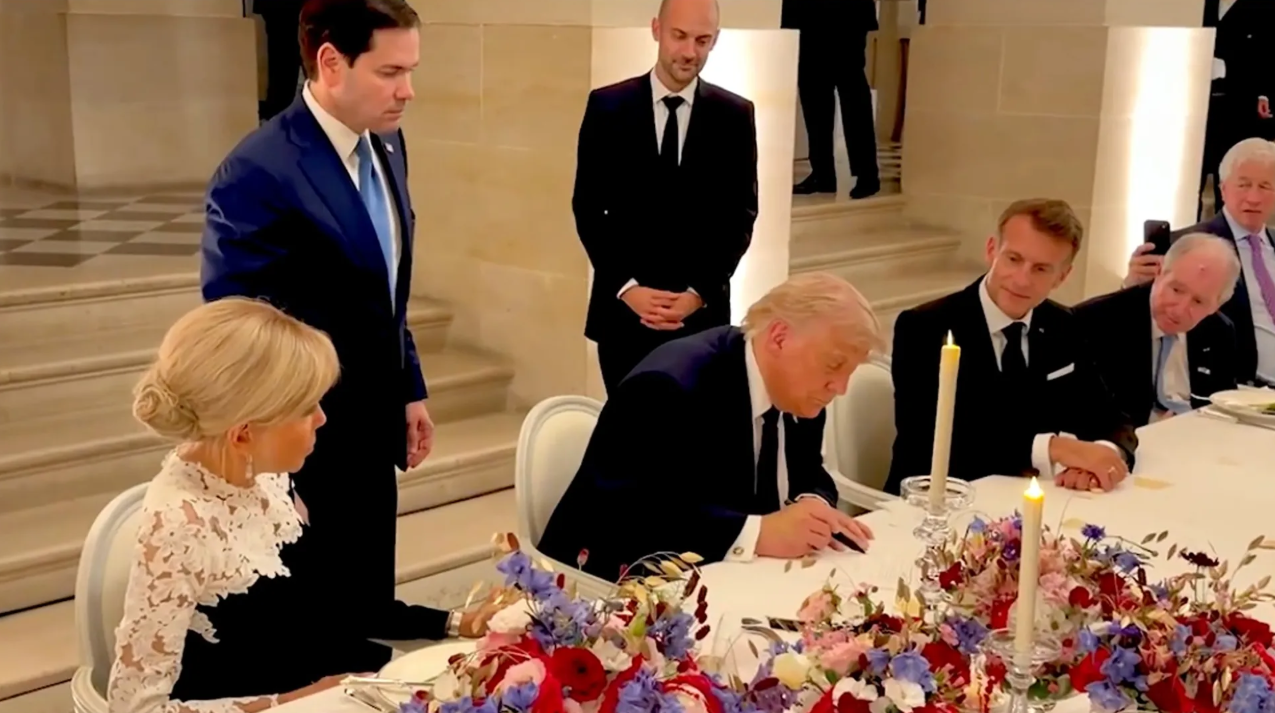 President Trump signs the memorandum of understanding to end the war and open the Strait of Hormuz at the Palace of Versailles near Paris on June 17, 2026.png