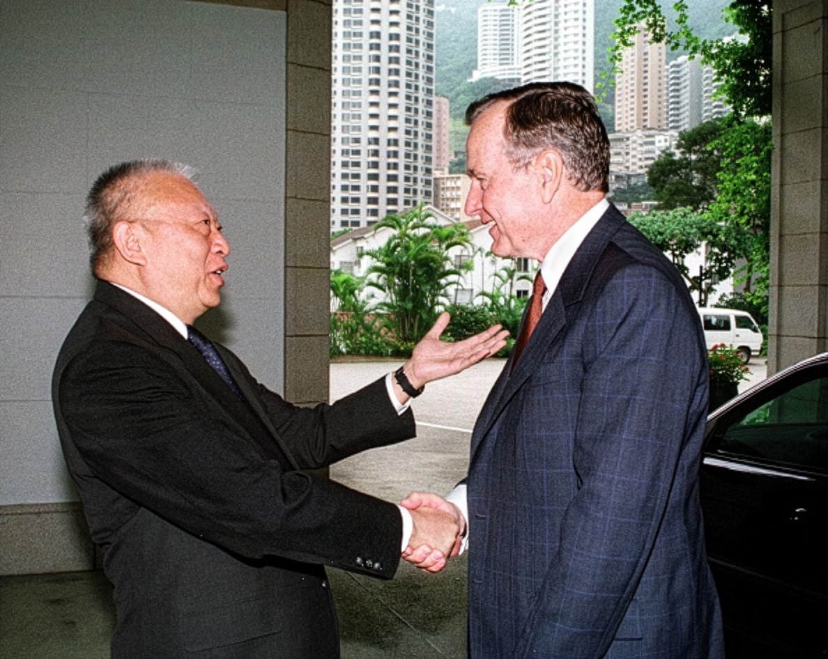 Mr. Tung Chee Hwa with President Bush.jpg