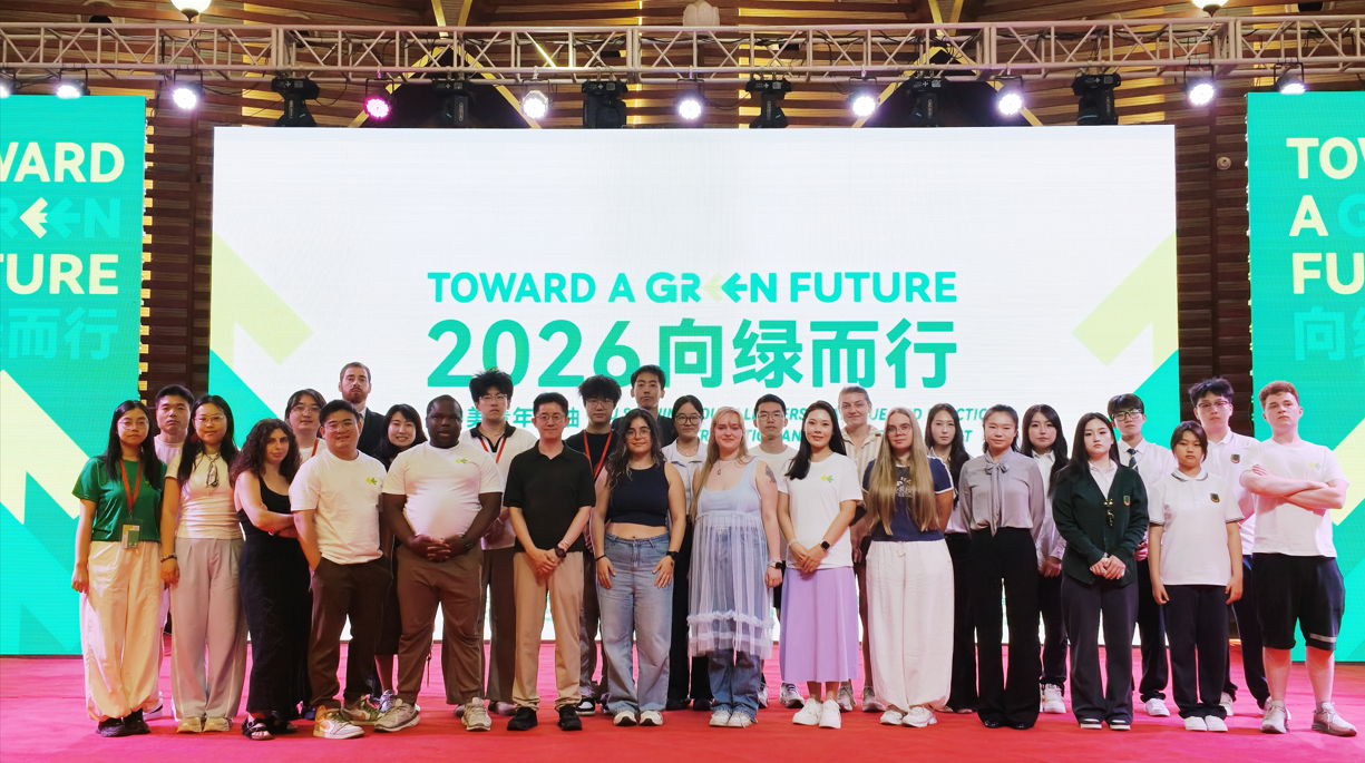 A group photo of the author Sun Chenghao (Center) with Chinese and American youth at the Tangshan-Bodhi Island China-U.S. Youth Forum..png