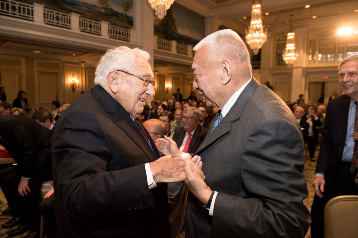 On October 6, 2016, Mr. Tung Chee-hwa shakes hands with Dr. Kissinger at the founding ceremony of Henry A. Kissinger Center for Global Affairs..jpg
