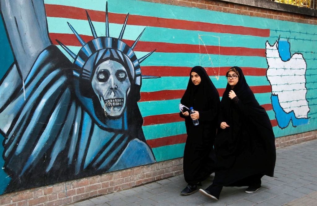 Iranian women walk past the former US embassy in Tehran (Atta Kenare@AFP Photo).jpg